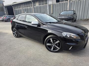 Volvo V40 D2 R-design Momentum