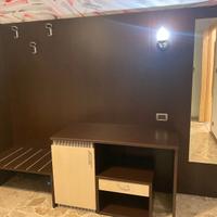 Scrivania  e comodino