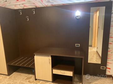 Scrivania  e comodino