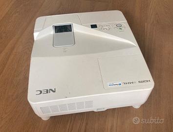 Proiettore NEC NP-UM301X focale corta.