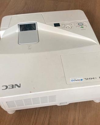 Proiettore NEC NP-UM301X focale corta.