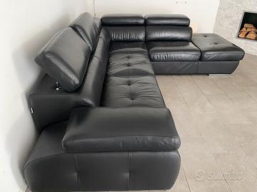 DIVANO IN VERA PELLE AD ANGOLO CON PENISOLA