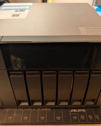 QNAP TS-651-4G con 6 HDD WD Red da 2TB inclusi
