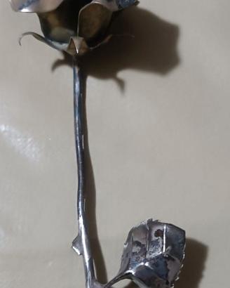 Scultura artigianale in argento 800a forma di rosa