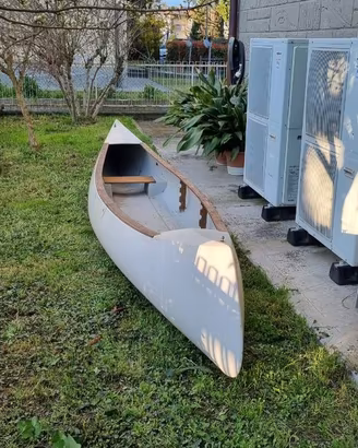 canoa canadese in vetroresina