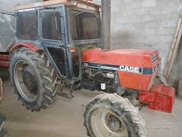 Trattore Case  IH 733