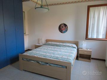 Camera matrimoniale con comodini