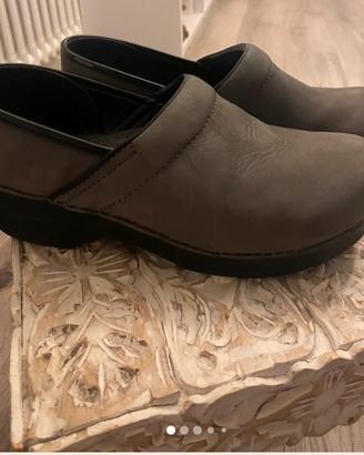 Dansko grigio scamosciata