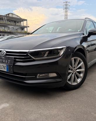 Volkswagen Passat Variant 2.0 TDI DSG Business Blu