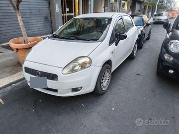 Fiat grande punto con motore benzina e metano 
