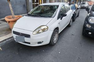 Fiat grande punto con motore benzina e metano 