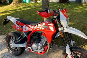 Moto SWM SM 125 R