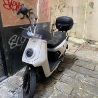 Scooter elettrico NIU 125 (2021) bianco