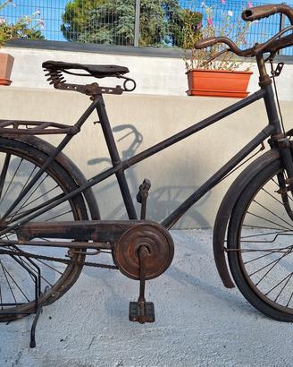 Bicicletta d'epoca antichi mestieri. 