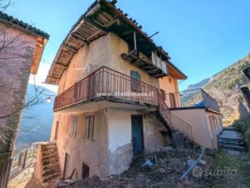 Casa indipendente di 120 m² con più di 5 locali a 
