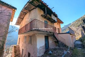 Casa indipendente di 120 m² con più di 5 locali a 