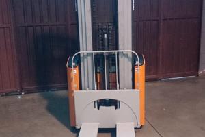 TRANSPALLET ELETTRICI A COLONNA USATi