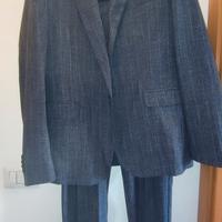 Completo uomo estivo elegante