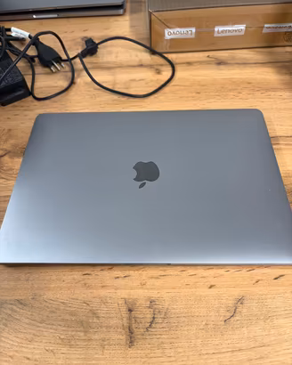 Apple MacBook Pro 13 2017 i5 16gb ram ssd 1tb