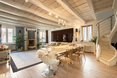 Appartamento di 188 m² con più di 5 locali e box a