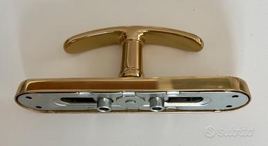 Maniglia in ottone lucido
