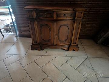 Elegante Credenza Classica Scantonata in Legno di