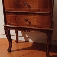 Comodino stile Vittoriano