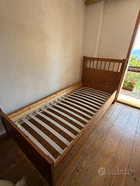 Letto singolo in legno
