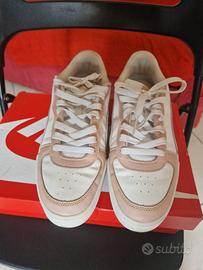 Puma rosa e bianche 