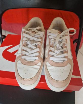 Puma rosa e bianche 