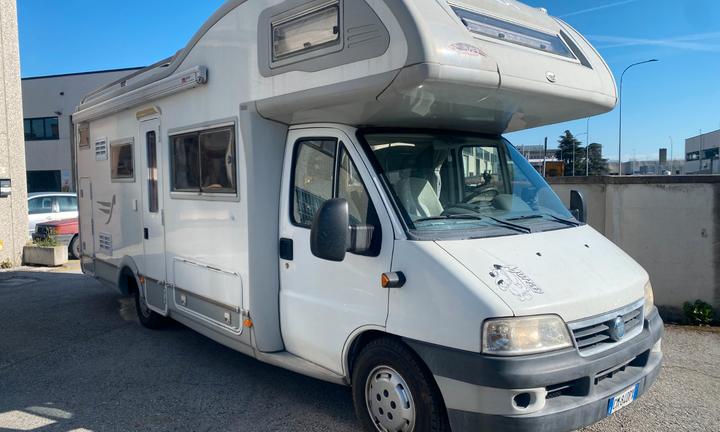 Camper mansardato arca m 715 glt
