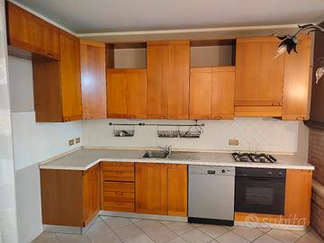 Cucina componibile in legno massello