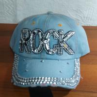 Cappello in jeans decorato con strass