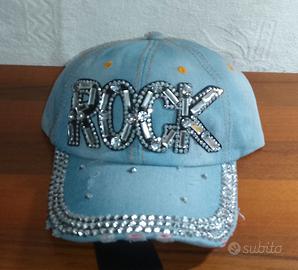Cappello in jeans decorato con strass