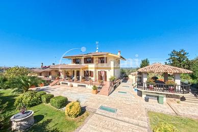 Frascati - prestigiosa villa con piscina, parco pr