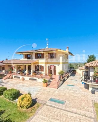 Frascati - prestigiosa villa con piscina, parco pr