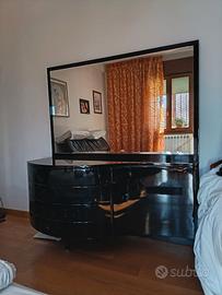 Set mobili due comodini e comò con specchiera