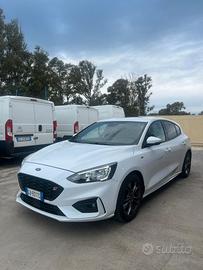 FORD FOCUS ST-LINE ecoboost