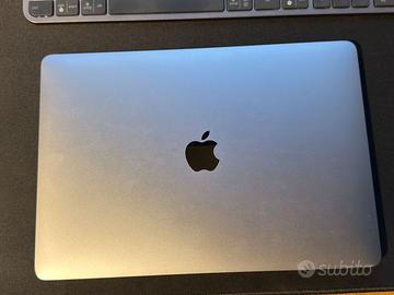 MacBook Air 13” M1 (2020) – 8GB RAM / 256GB SSD –