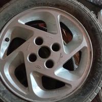 due cerchi in lega Ford 