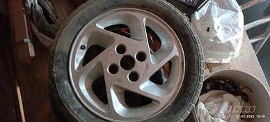 due cerchi in lega Ford 
