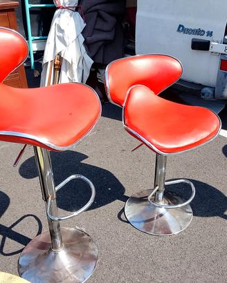 due sgabelli di design 