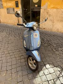 Vespa primavera 125 azzurra 2016