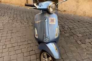 Vespa primavera 125 azzurra 2016