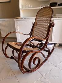 Poltrona a dondolo vintage da restaurare