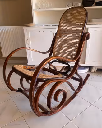Poltrona a dondolo vintage da restaurare