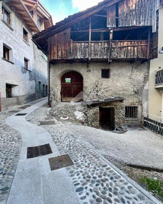 RUSTICO A INCUDINE