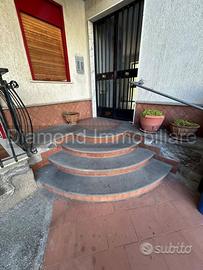 Appartamento ascensorato con garage ad Acireale