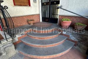 Appartamento ascensorato con garage ad Acireale