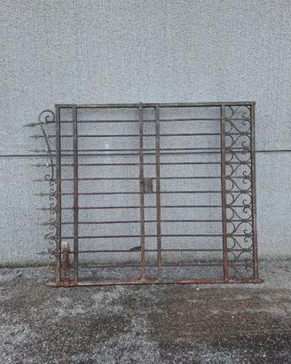 Cancello antico in ferro battuto